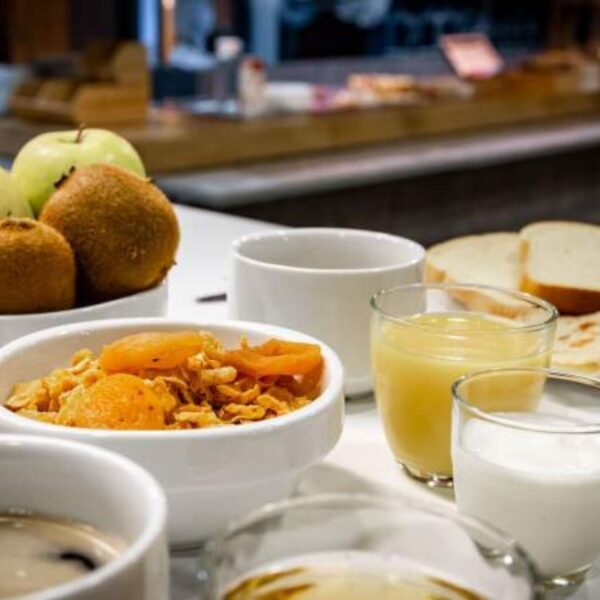 Buffet de l' Ibis Budget à Pontault-Combault en Seine et Marne