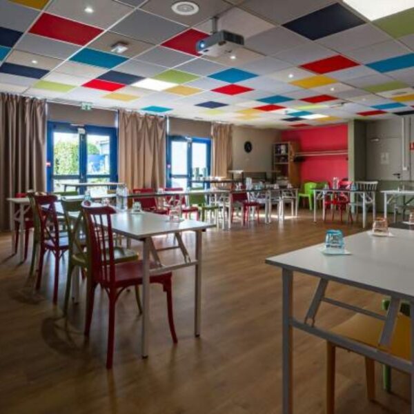 Salle de réunion de l' Ibis Budget à Pontault-Combault en Seine et Marne