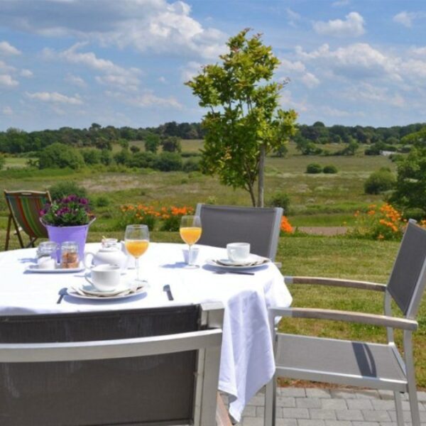 Terrasse des Gîtes Les Hauts de Toulvern à Baden en Bretagne