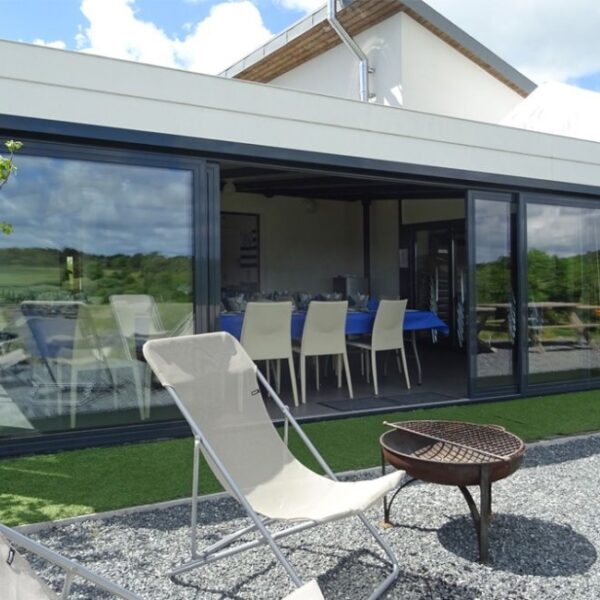 Terrasse des Gîtes Les Hauts de Toulvern à Baden en Bretagne