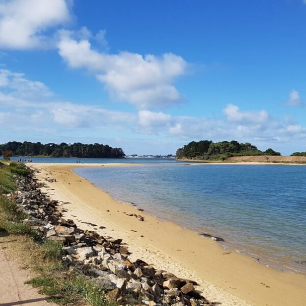 Plage proche des Gîtes Les Hauts de Toulvern à Baden en Bretagne