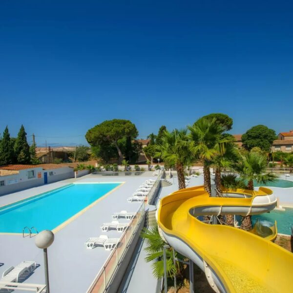Piscine extérieure et toboggans - Camping Parc des Sept Fonts, à Agde, dans l’Hérault