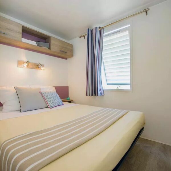 Chambre du Camping Saint Avit Loisirs à Saint-Avit-de-Vialard en Dordogne