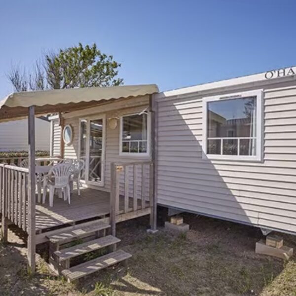 Mobil homme avec chiens bienvenus au Camping Le Castellas, entre Sète et Agde, dans l'Hérault