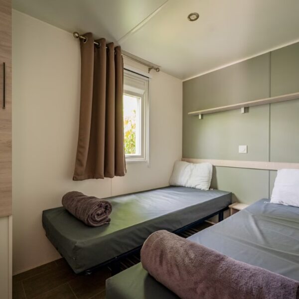 Chambre d'un mobil-home - Camping Parc des Sept Fonts, à Agde, dans l’Hérault