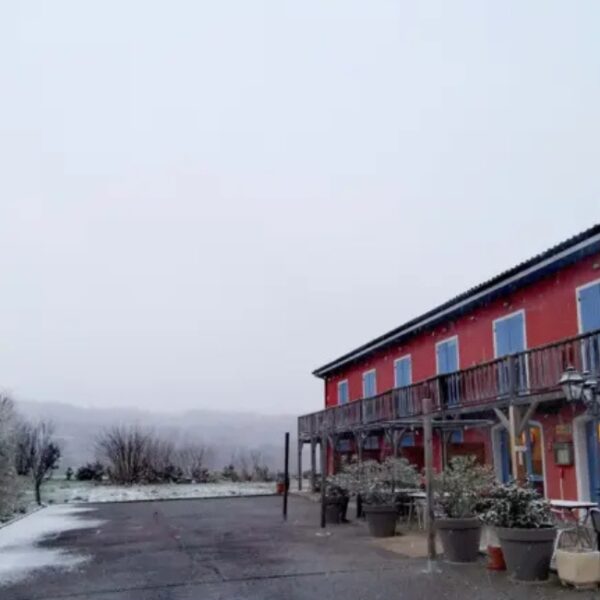 Extérieur de l'Hôtel Rose des Vents à Baix en Ardèche