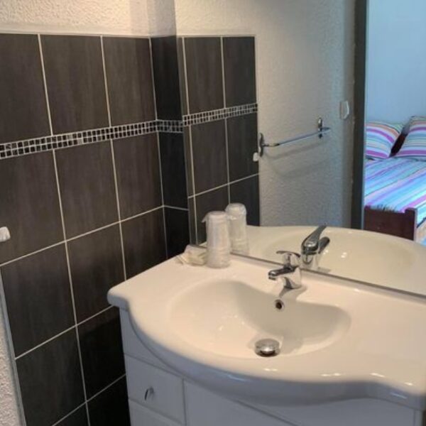 Salle de Bain du Village Vacances Le Piroulet à Vassieux-en-Vercors dans la Drôme