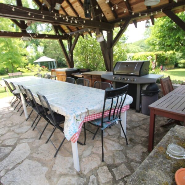 Coin barbecue des Gîtes Le Sud à Puybrun dans le Lot