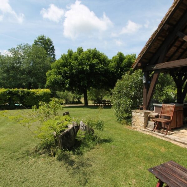 Extérieur des Gîtes Le Sud à Puybrun dans le Lot