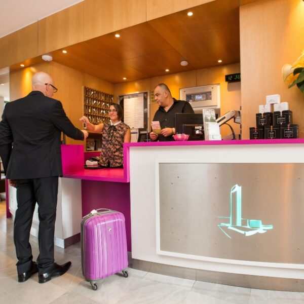 Réception de l'hôtel de Paris Montparnasse 3* (75) chiens bienvenus