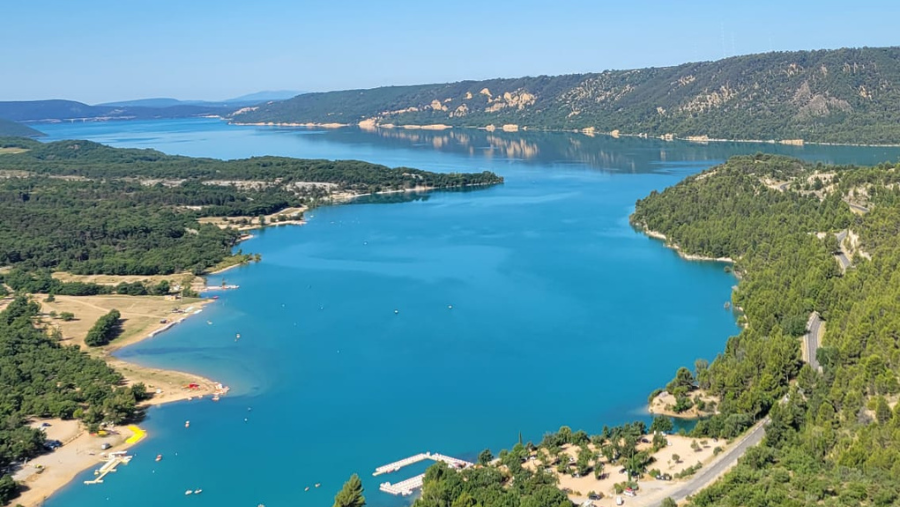 Le Lac de Sainte-Croix où les chiens sont les bienvenus, en Provence