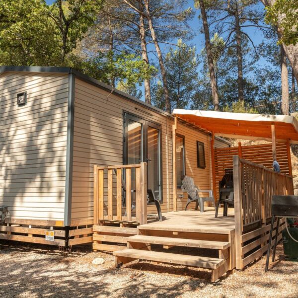Hébergement locatif au Camping Domaine de la Sainte-Baume, à Nans-les-Pins, en Provence, dans le Var