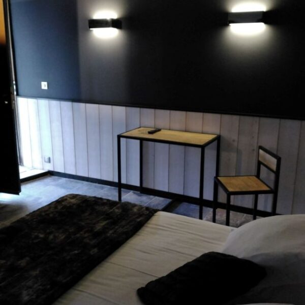 Chambre de l'Hôtel Prehistoric Lodge à Vallon-Pont-d'Arc en Ardèche