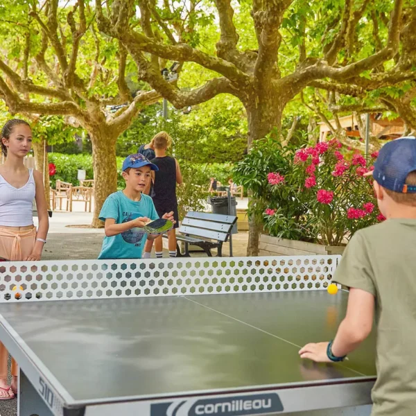 Tournoi de ping-pong du du camping Homair La Plage d'Argens entre Fréjus et Saint-Aygulf sur la Côte d'Azur