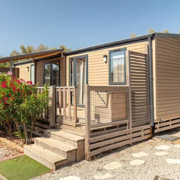 Mobil-home animaux bienvenus au Camping Le Castellas, entre Sète et Agde, dans l'Hérault