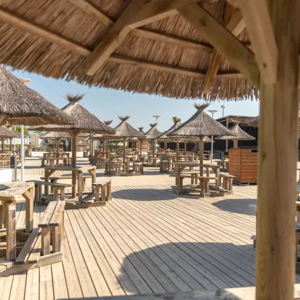 Solarium au Camping Le Castellas, entre Sète et Agde, dans l'Hérault