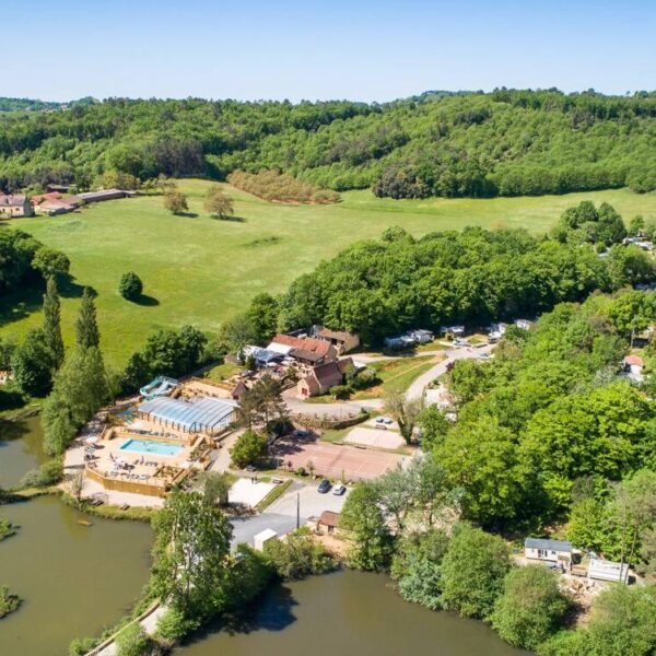 Vue aérienne du Camping Le Val d'Ussel à Proissans en Dordogne