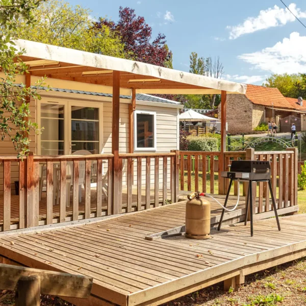 Mobil home du Camping Le Val d'Ussel à Proissans en Dordogne