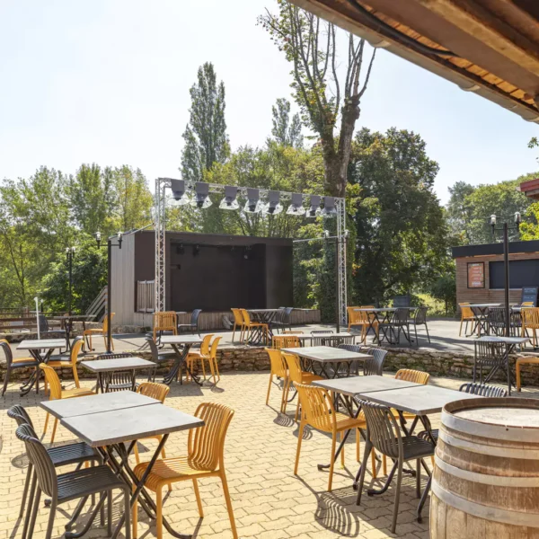 Restaurant du Camping Le Val d'Ussel à Proissans en Dordogne