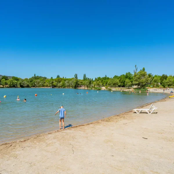 Plage du Camping Le Val de Durance à Cadenet dans le Vaucluse