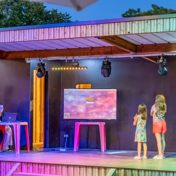 Scène du Camping Le Val de Durance à Cadenet dans le Vaucluse