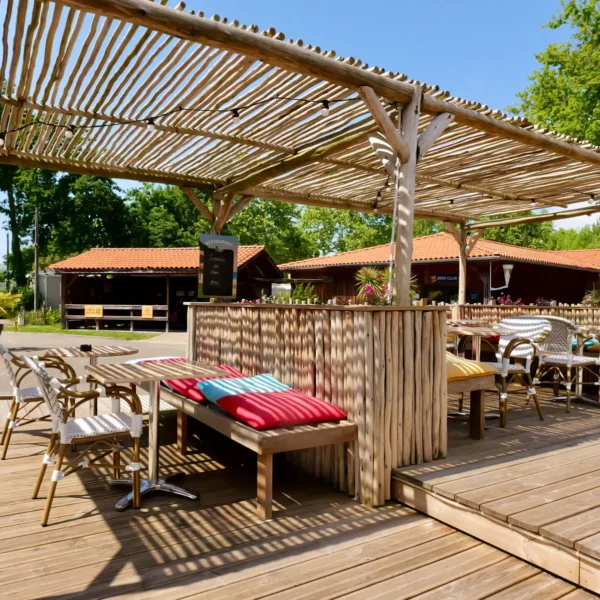 Terrasse du Camping Mayotte Vacances à Biscarosse dans les Landes