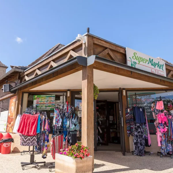 Supérette du Camping Saint Avit Loisirs à Saint-Avit-de-Vialard en Dordogne