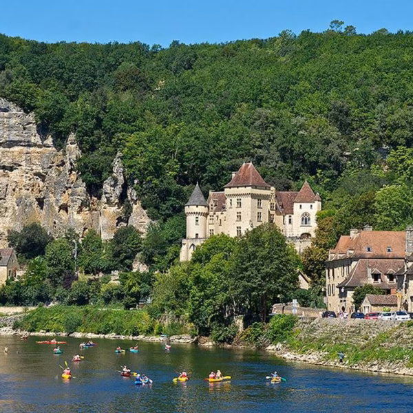 La rivière de la Dordogne proche du Camping Saint Avit Loisirs à Saint-Avit-de-Vialard en Dordogne