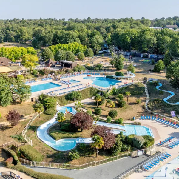 Parc aquatique du Camping Saint Avit Loisirs à Saint-Avit-de-Vialard en Dordogne
