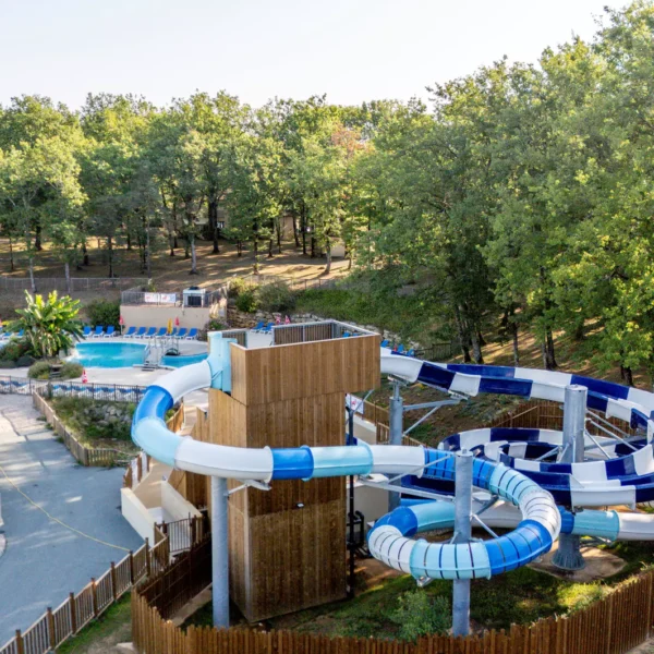 Parc aquatique du Camping Saint Avit Loisirs à Saint-Avit-de-Vialard en Dordogne