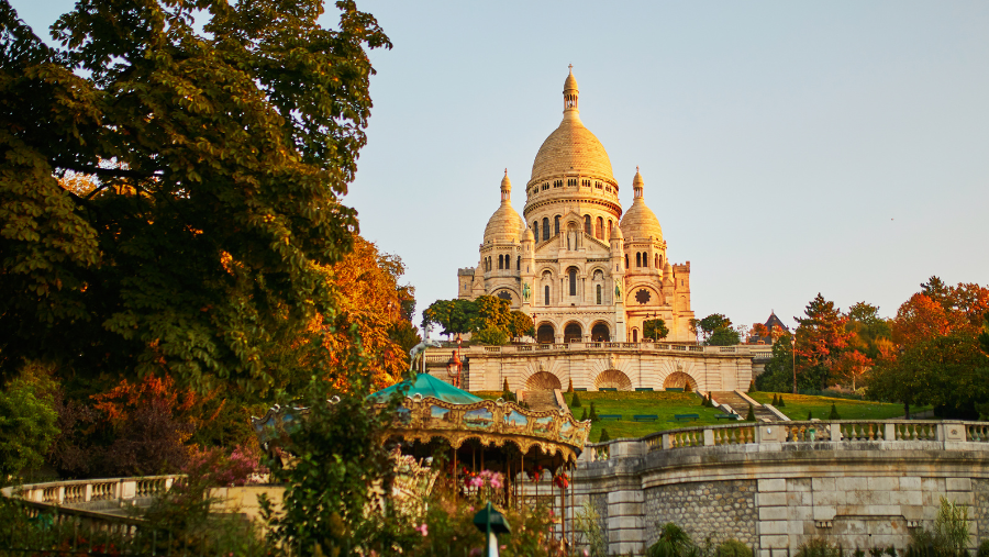 Montmartre où les chiens sont acceptés, à Paris, en Île de France