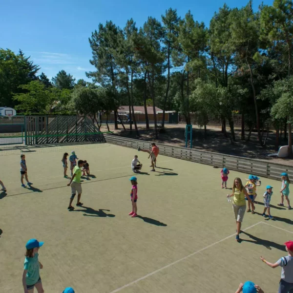 Terrain multi-sport du Camping Le Bois Masson à Saint-Jean-de-Monts en Vendée
