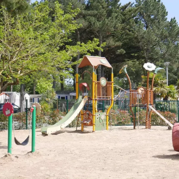 Aire de jeux du Camping Le Bois Masson à Saint-Jean-de-Monts en Vendée