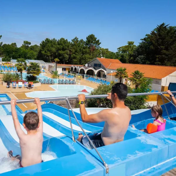 Toboggans aquatique du Camping Le Bois Dormant à Saint-Jean-de-Monts en Vendée