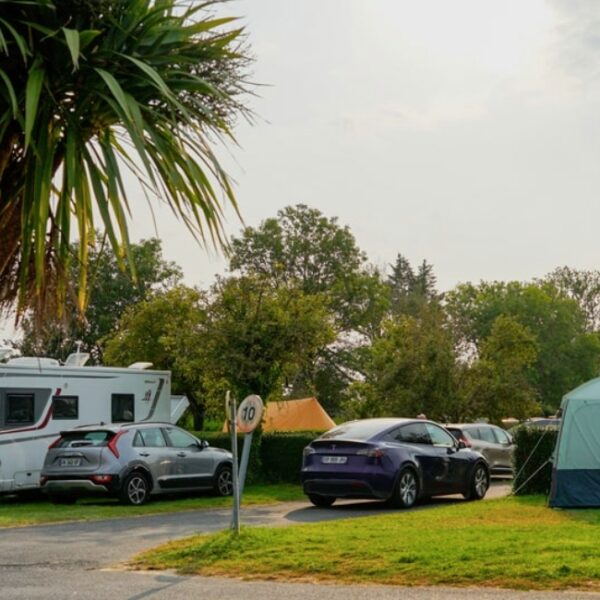 emplacements du Camping Sous les Pommiers à Trévières dans le Calvados