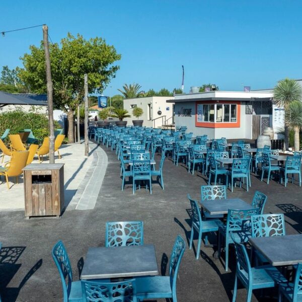 Terrasse de restaurant du Camping Domaine de Clarys à Saint-Jean-de-Monts en Vendée