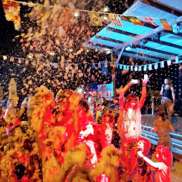 Soirée animée au camping Domaine de Gaujac dans le Gard en Occitanie