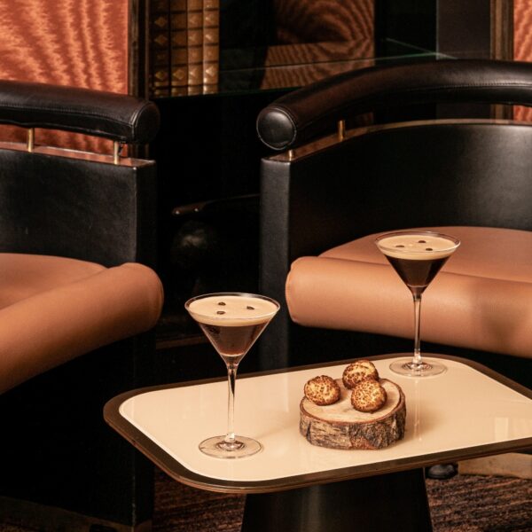 Cocktail au restaurant gastronomique étoilé de l'hôtel Le Manoir du Lys en Normandie dans l'Orne