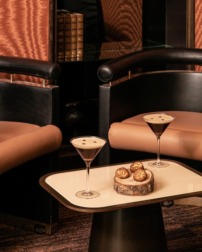 Cocktail au restaurant gastronomique étoilé de l'hôtel Le Manoir du Lys en Normandie dans l'Orne