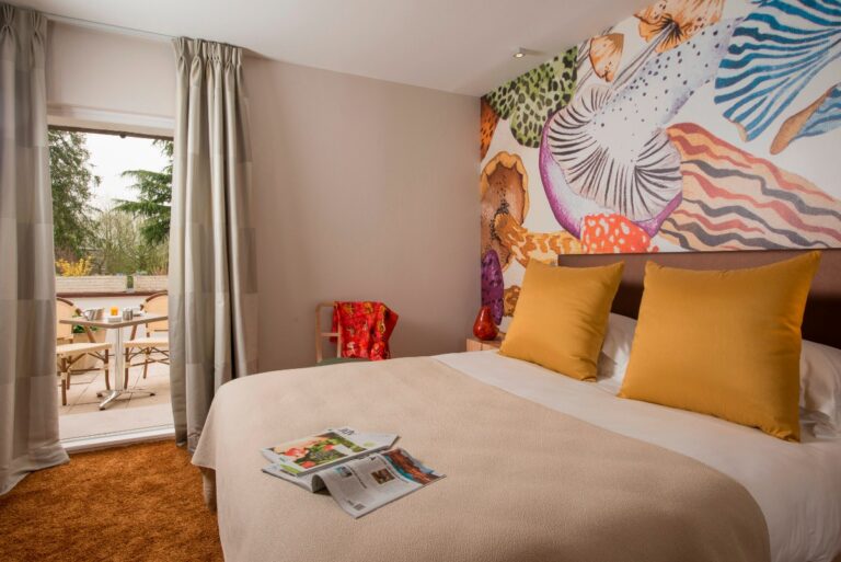 Chambre avec lit double Le Manoir du Lys en Normandie dans l'Orne