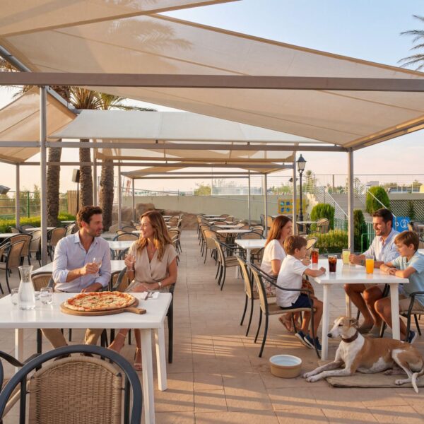 Terrasse de restaurant du Camping Castell Mar en Espagne sur la Costa Brava à Empuriabrava