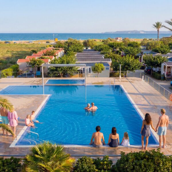 Piscine du restaurant du Camping Castell Mar en Espagne sur la Costa Brava à Empuriabrava