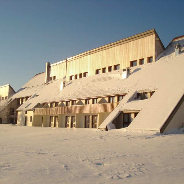 Extérieur du le village vacances Le Piroulet dans le Vercors (26)