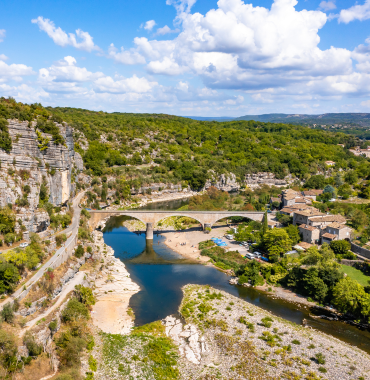 Balazuc où les chiens sont acceptés, en Ardèche, en Auvergne-Rhône-Alpes