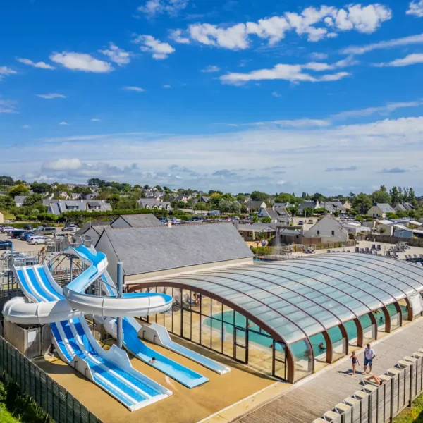 Vue aérienne de la piscine du Camping Saint Jacques à Sarzeau dans le Morbihan
