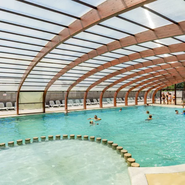 Piscine couverte du Camping Saint Jacques à Sarzeau dans le Morbihan
