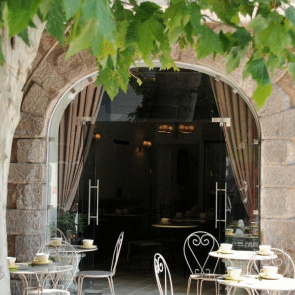 Terrasse de l'Hôtel de la Vallée de l'Arc 3* près d'Aix-en-Provence (13)