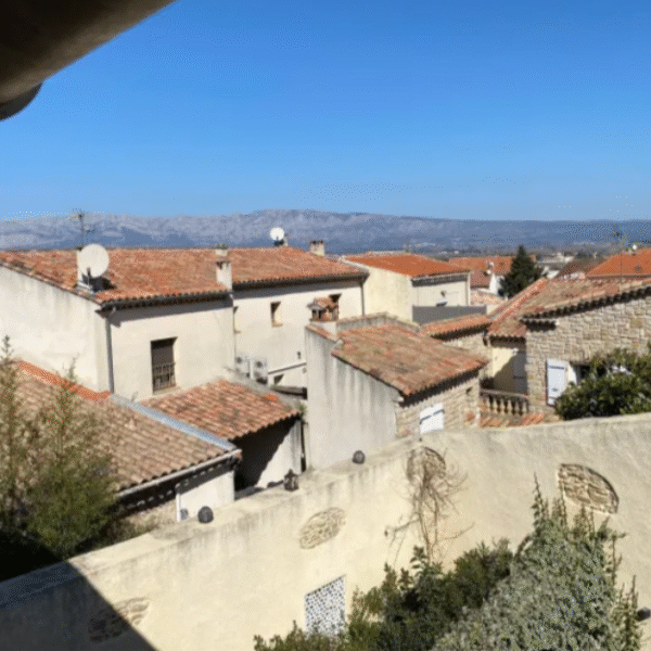 Vue provençale de l'Hôtel de la Vallée de l'Arc 3* près d'Aix-en-Provence (13)