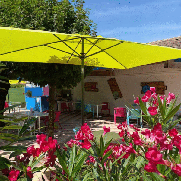 Cour de l'Hôtel du Porge à Le Porge en Gironde