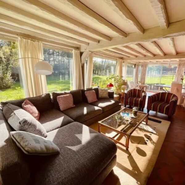 Salon lumineux d'un des Gîtes Le Clos Vildor en Normandie en Seine Maritime